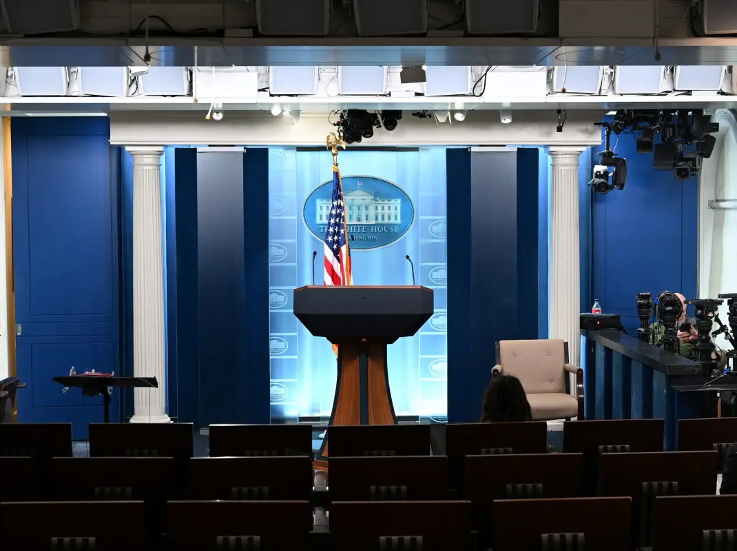 Trump's helipad event overshadowed by audio failure as major TV networks suspend pool coverage Trump's helipad event overshadowed by audio failure as major TV networks suspend pool coverage