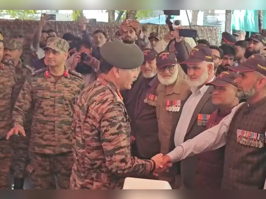 Army chief reviews operational preparedness along LoC, visits mega eye camp in Tangdhar