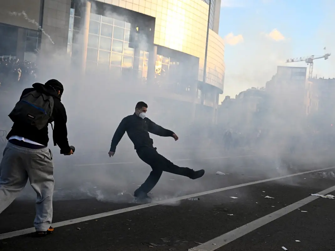 French students light European bonfire, protests erupt in Belgium, Italy & Greece | Gravitas