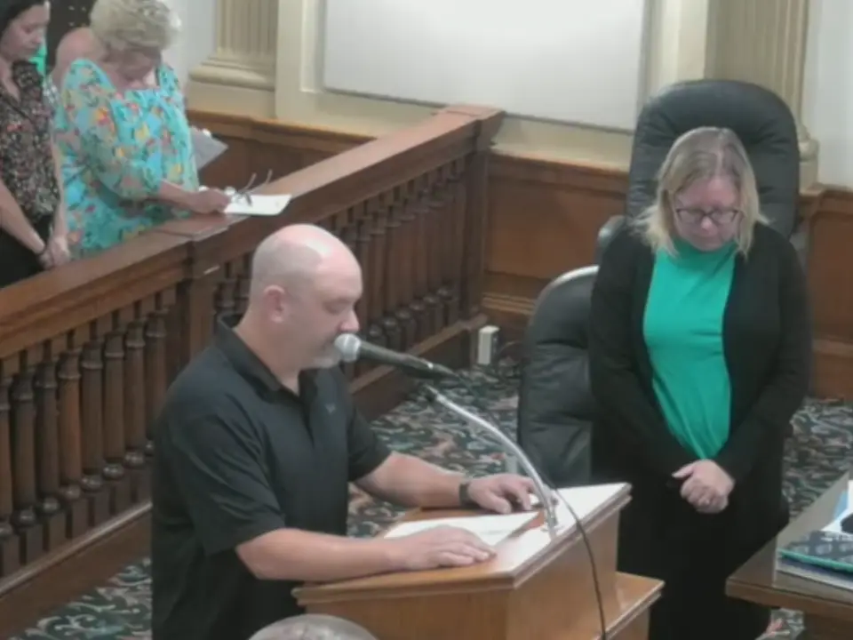 Man prays to Satan at an Iowa city council, pastor rushes to 'reverse the curse'