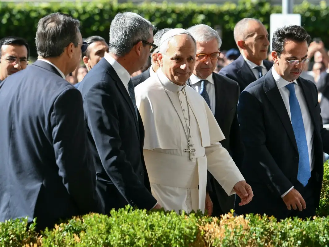 Pope Leo XIV diagnosed with lung cancer after surgery, Vatican says 'successful surgery and recovering'