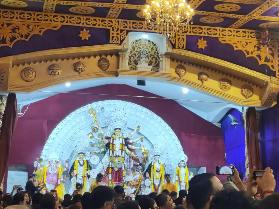 Durga Puja 2026: Power banks, water bottles and more, a foolproof guide to pandal hopping