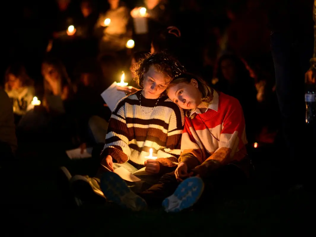 Oregon school shooting: 16-year-old shooter identified, used shotgun bought by mother; Trump praises bystander who shot gunman as 'great hero'