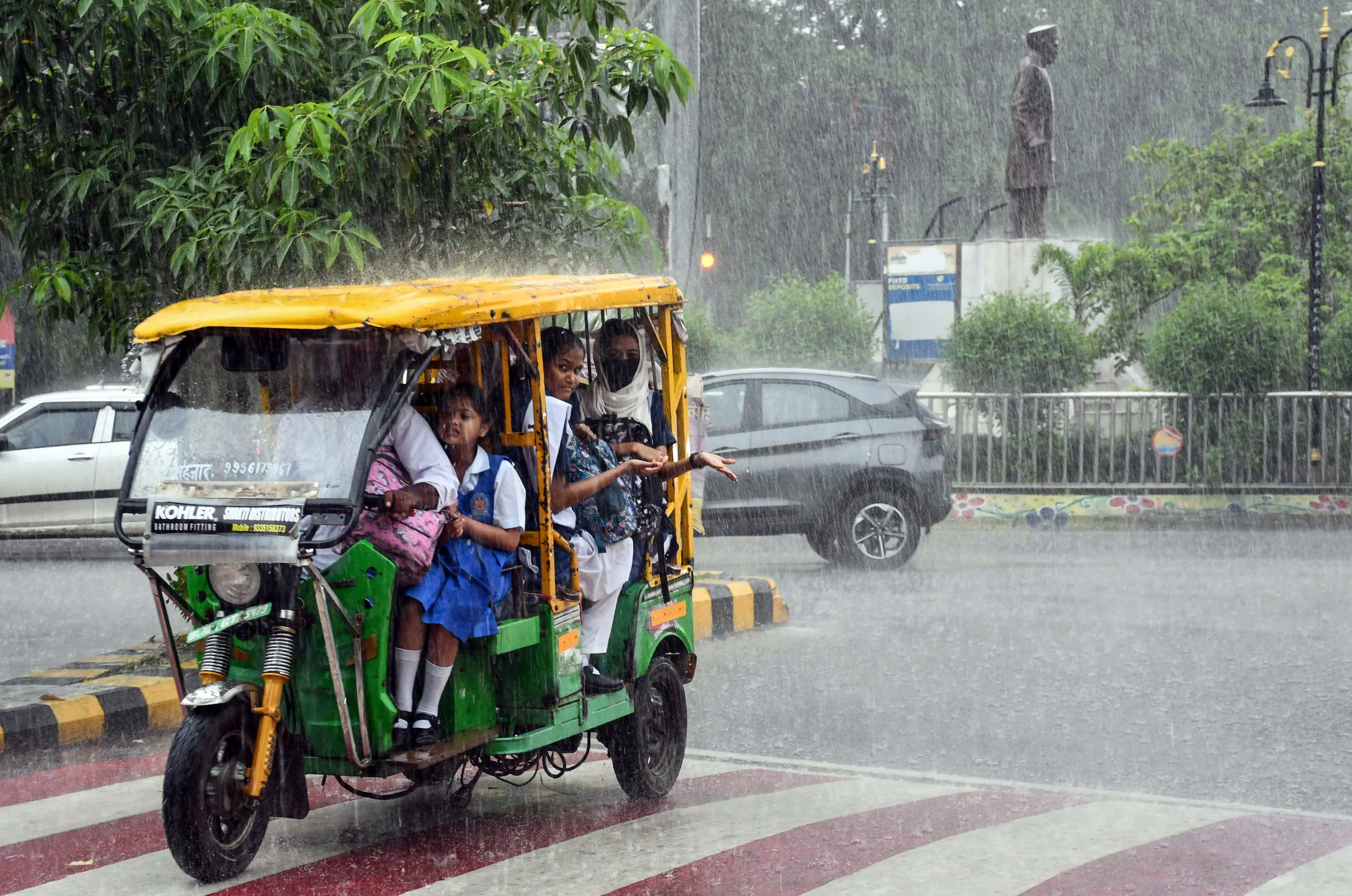2.5 lakh cap, 4-passenger limit: What is Delhi's new e-rickshaw draft policy
