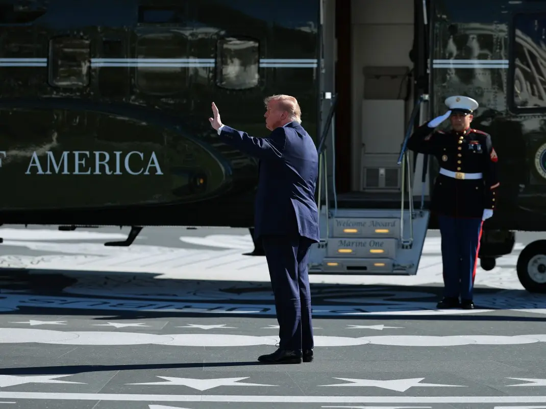 Trump waves at 'empty space' in viral video,' critics claim 'mental decline getting worse' | WATCH