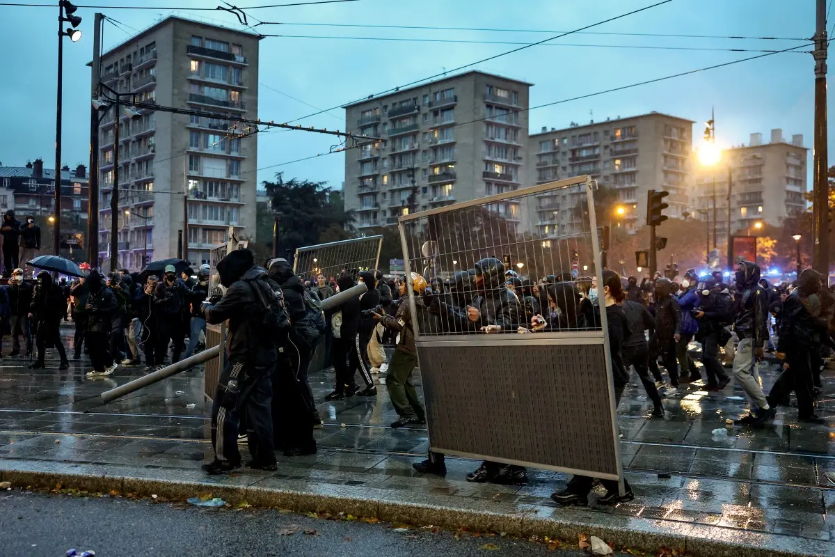 France protests: Clashes erupt between police and protesters in Paris as nearly 410,000 take to streets across country