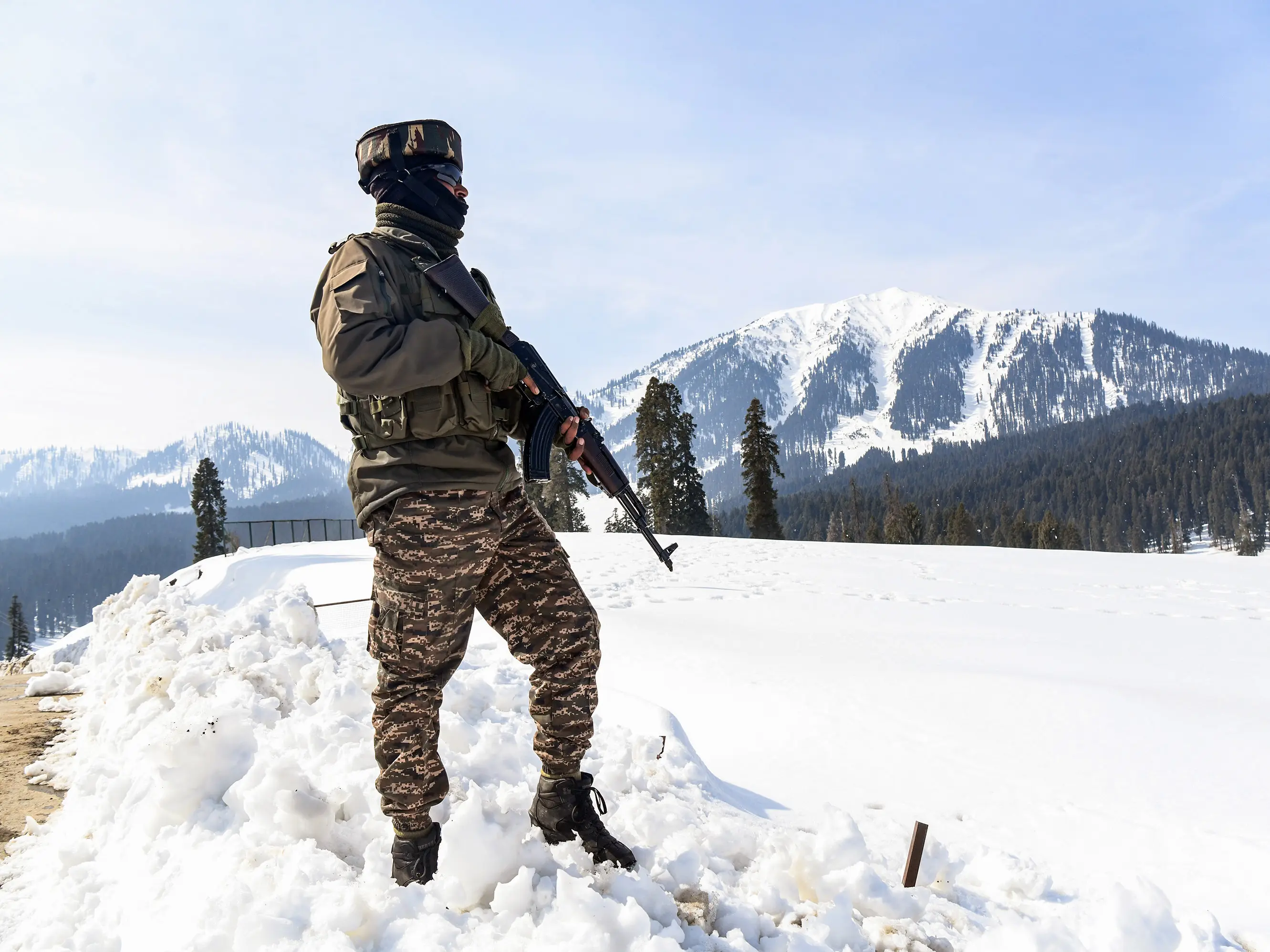 Pahalgam, Gulmarg record season’s first sub-zero temperatures as winter chill intensifies in Kashmir
