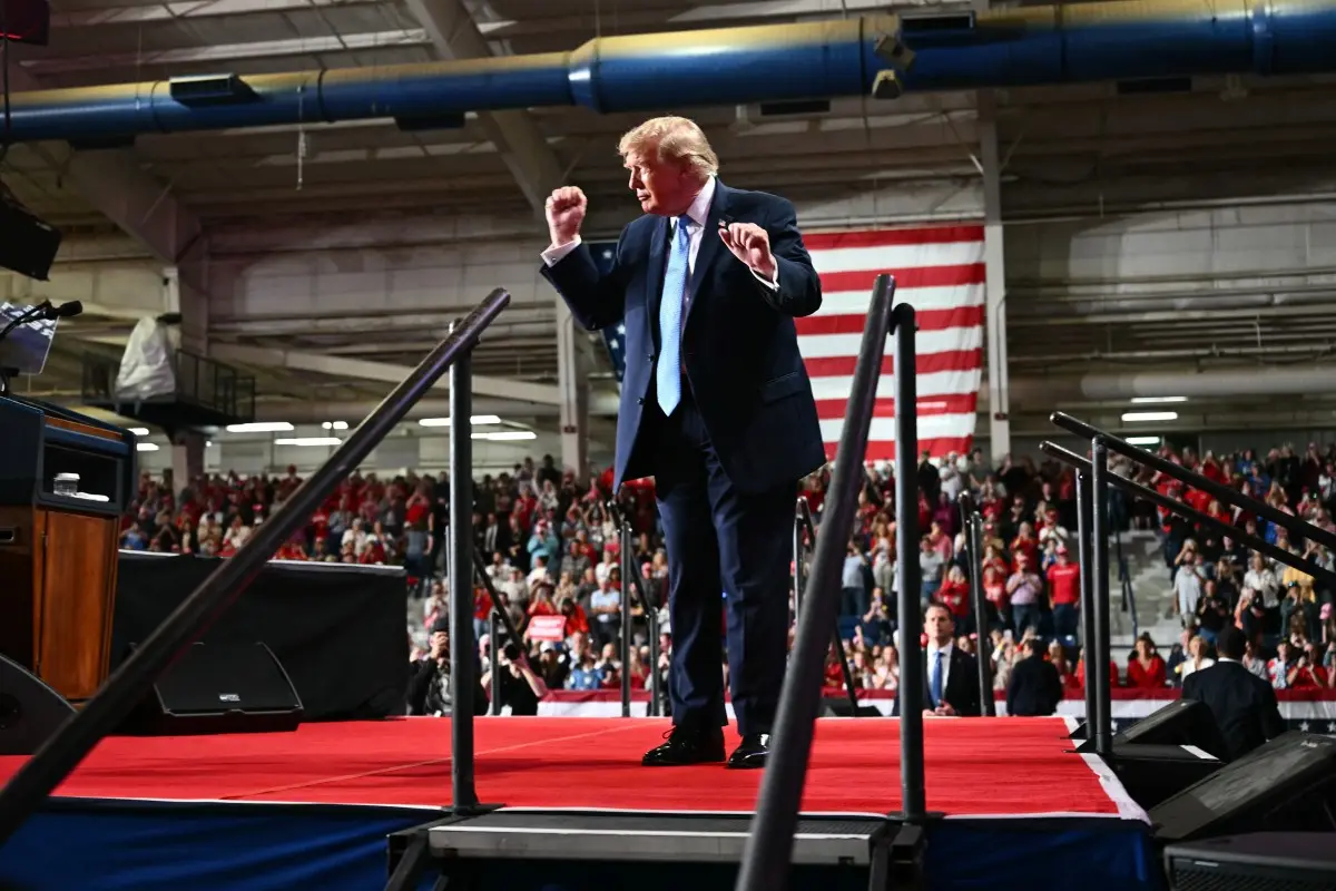 'Shove that ballroom up your a**': Trump heckled at Mississippi rally over White House ballroom renovations | WATCH