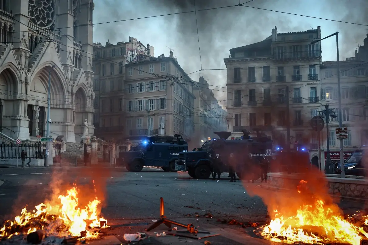 France protests: Demonstrators may pay up to €10,000 for riot damage under new bill