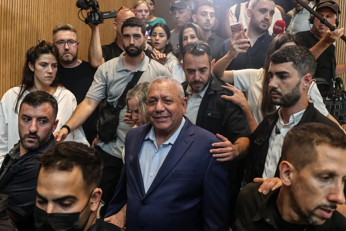 'Complete lack of confidence' in Netanyahu, says Eisenkot after Opposition leads in exit polls; Arab parties make gains
